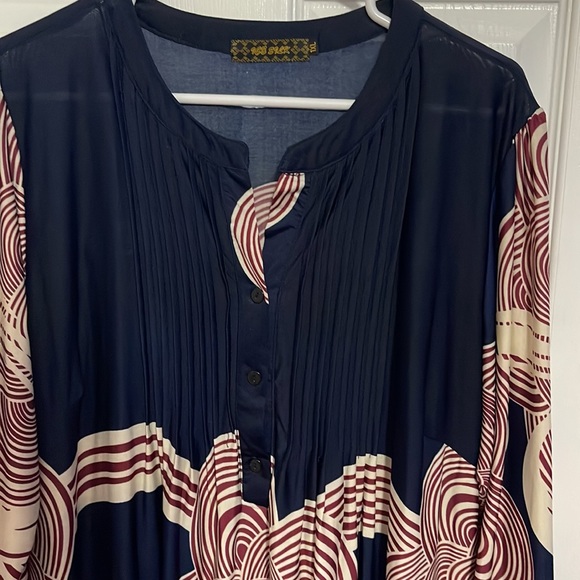 Patterned Long Sleeve Tunic Shirt - Picture 3 of 4